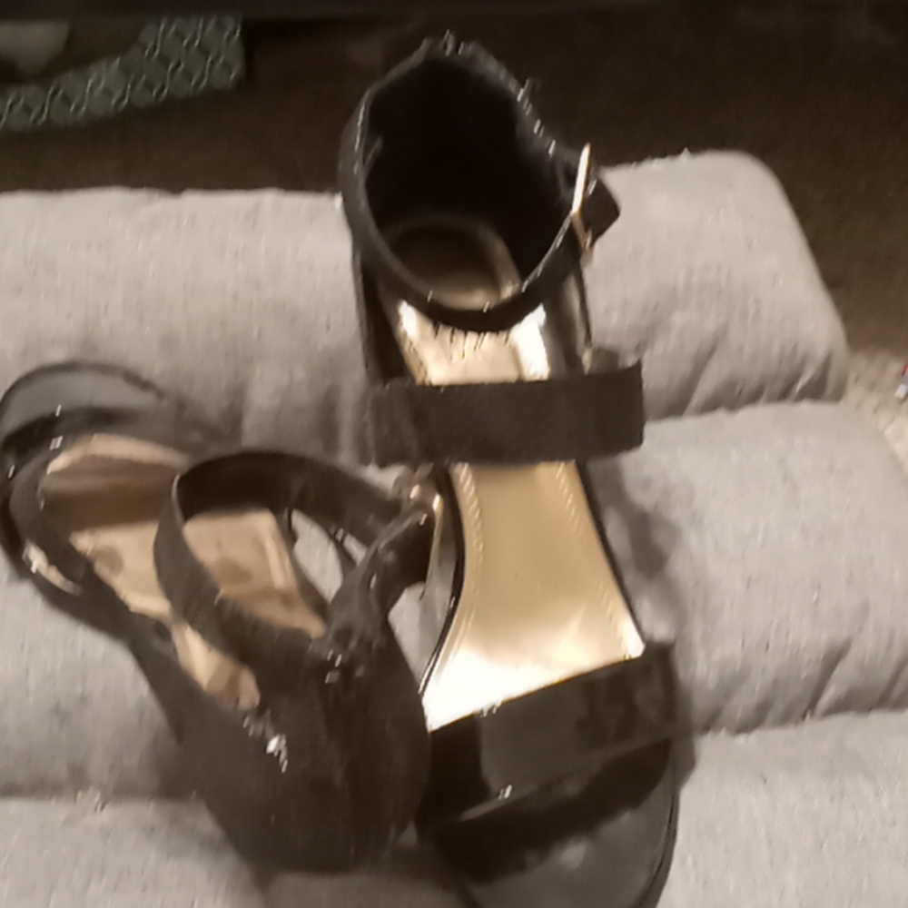 Heels - Picture 2 of 3